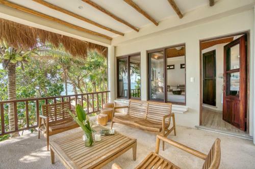 Tankah Cuatro Villa Sleeps 14 With Pool And Air Con