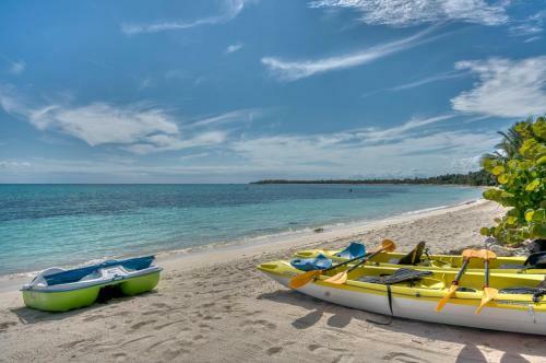 Tankah Cuatro Villa Sleeps 14 With Pool And Air Con