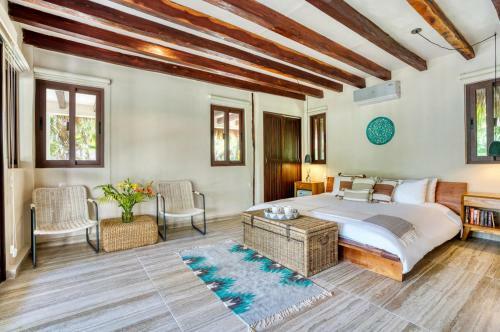 Tankah Cuatro Villa Sleeps 14 With Pool And Air Con