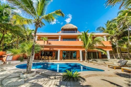 Tankah Cuatro Villa Sleeps 26 With Pool And Air Con