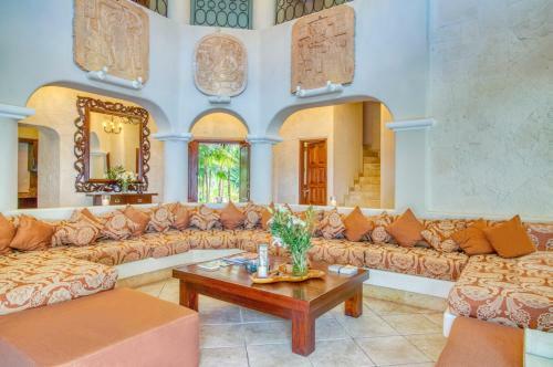 Tankah Cuatro Villa Sleeps 26 With Pool And Air Con