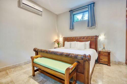 Tankah Cuatro Villa Sleeps 26 With Pool And Air Con