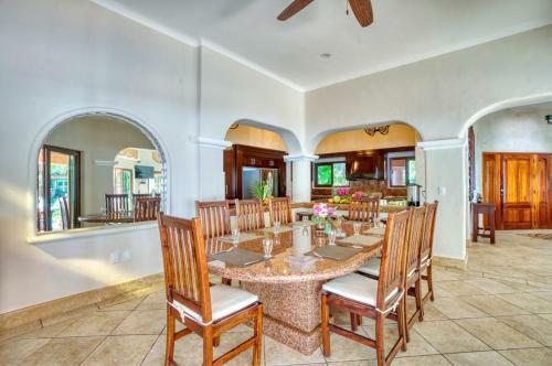Tankah Cuatro Villa Sleeps 26 With Pool And Air Con
