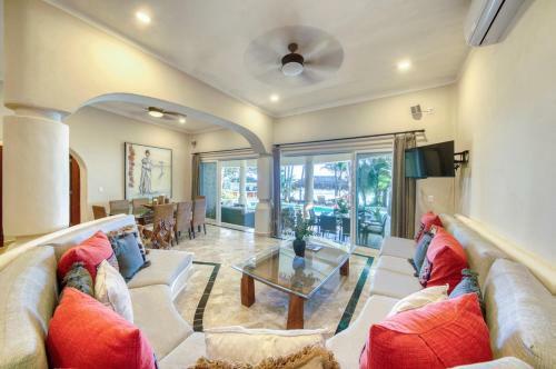 Tankah Cuatro Villa Sleeps 10 With Pool And Air Con