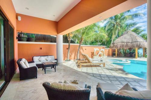 Tankah Cuatro Villa Sleeps 34 With Pool And Air Con