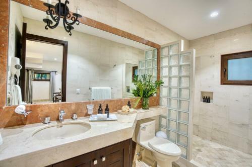 Tankah Cuatro Villa Sleeps 34 With Pool And Air Con