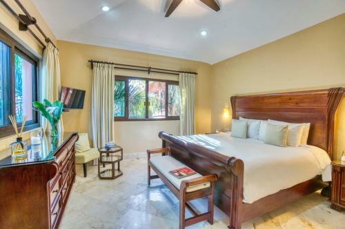 Tankah Cuatro Villa Sleeps 34 With Pool And Air Con