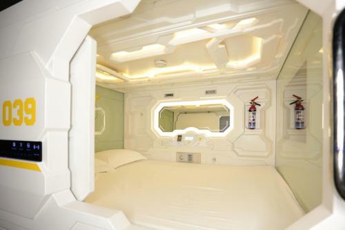 Hotel The Yellow Capsule Experience