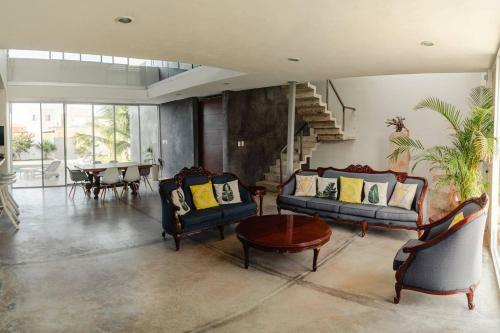 Breathtaking Beach Villa, Feel The Inviting Vibe!