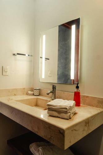 Breathtaking Beach Villa, Feel The Inviting Vibe!