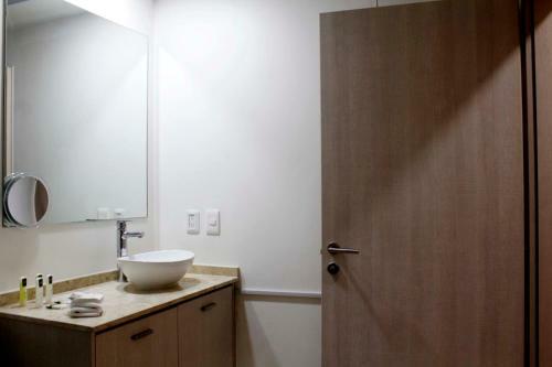 Premier Apartment Downtown 4 Guests With AC 1202