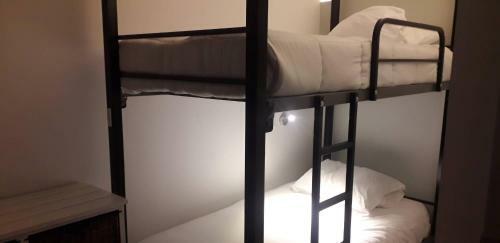 Hostal Room For 4 People In Polanco C Balcony