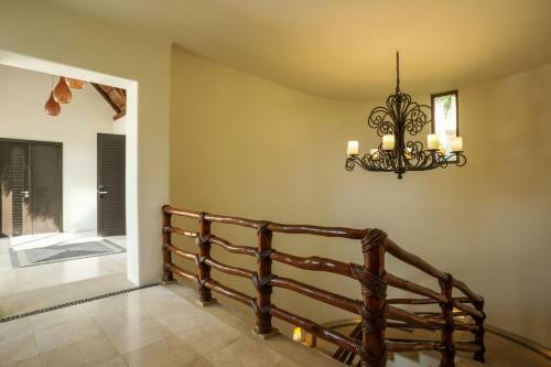Casa Del Mar, Large House By The Beach With Private Pool & Jacuzzi.