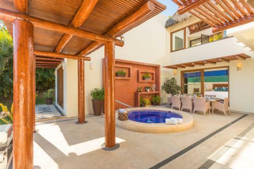 Casa Del Mar, Large House By The Beach With Private Pool & Jacuzzi.