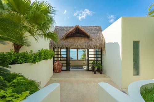 Casa Del Mar, Large House By The Beach With Private Pool & Jacuzzi.