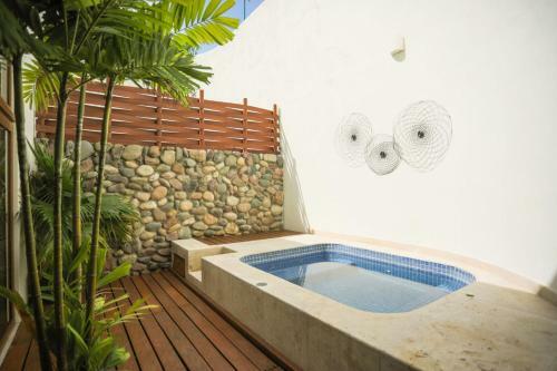 Casa Del Mar, Large House By The Beach With Private Pool & Jacuzzi.