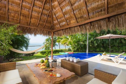 Casa Del Mar, Large House By The Beach With Private Pool & Jacuzzi.