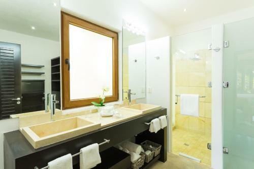 Casa Del Mar, Large House By The Beach With Private Pool & Jacuzzi.