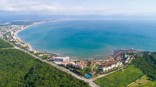 Casa Del Mar, Large House By The Beach With Private Pool & Jacuzzi.