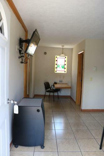 Cypres Hotel & Suites