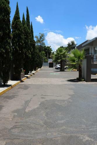 Cypres Hotel & Suites