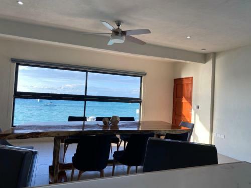 Cuxos Hotel Beachfront