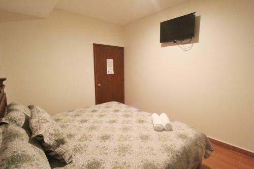 King Sized Bed For 2/hotel Room