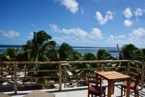 Noah Beach Hotel & Suites