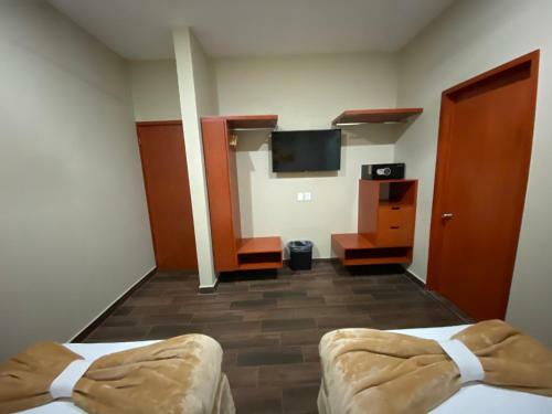 La Lola Hotel & Suites