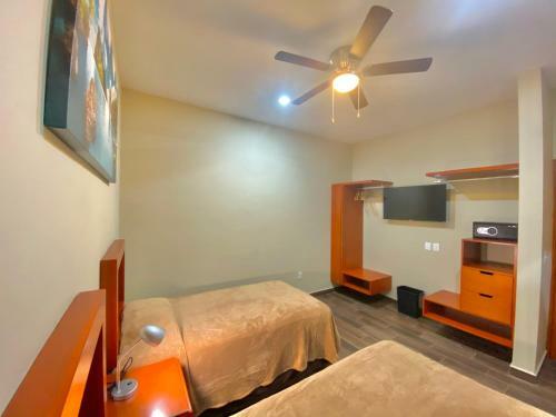 La Lola Hotel & Suites