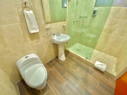 La Lola Hotel & Suites