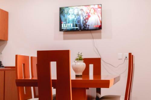La Lola Hotel & Suites