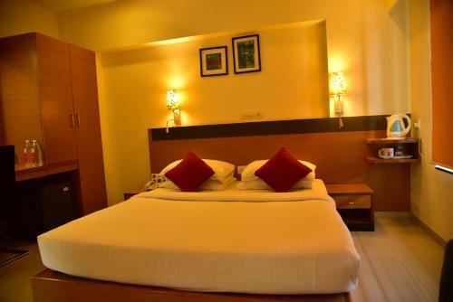 Hi 5 Hotel & Experience