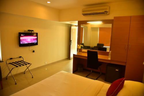 Hi 5 Hotel & Experience