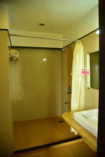 Hi 5 Hotel & Experience