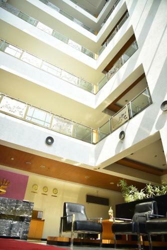 Hi 5 Hotel & Experience