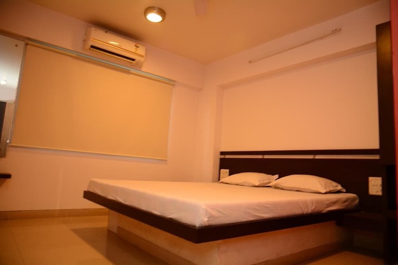 Hotel Palms Residency