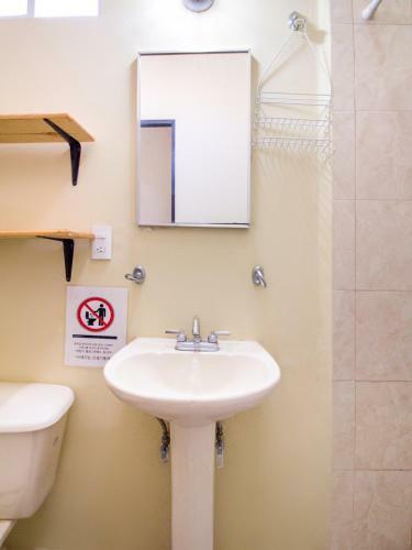 Hotel Capital O Ecohabit Monterrey