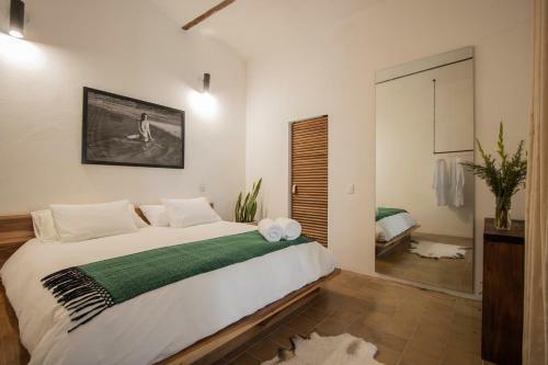 Hotel Sin Nombre
