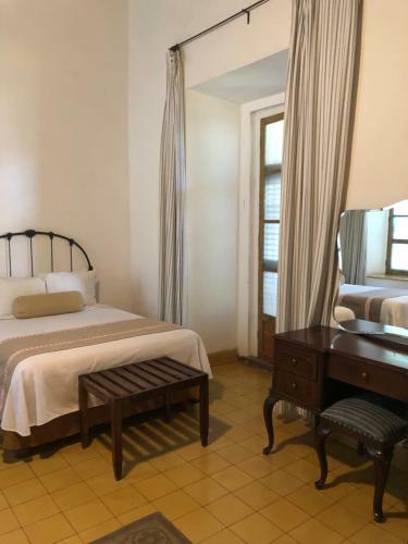 Hotel Hostal El Farol