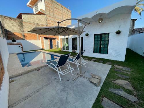 Fabulous Rustic House With Pool Just 6 Blocks From The Beach