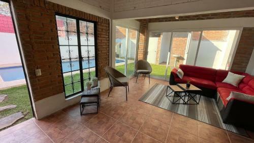 Fabulous Rustic House With Pool Just 6 Blocks From The Beach