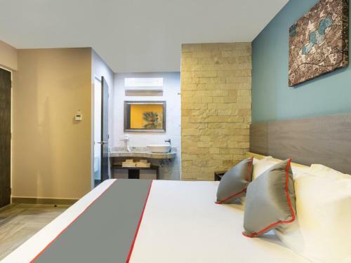 Bfh Attraction Hotel Deluxe By Bfh