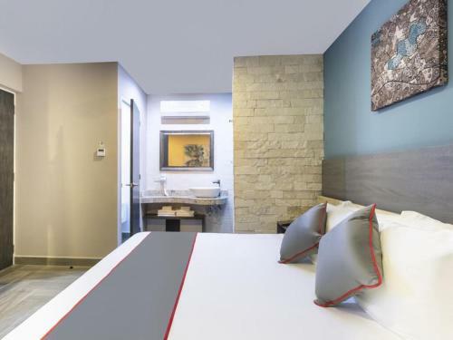 Bfh Attraction Hotel Deluxe By Bfh