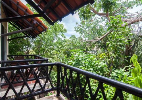 Charming Boho Condo Walking Distance From Beach & 5th Ave!