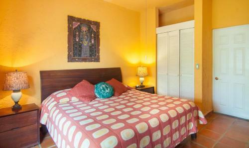 Charming Boho Condo Walking Distance From Beach & 5th Ave!