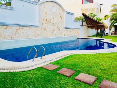 Hostal Executive Budget Room With Swimming Pool Air Conditioning And Parking