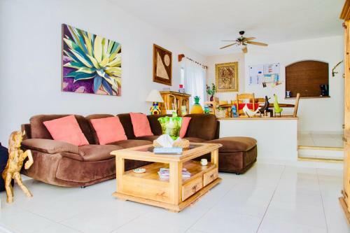 Hostal Executive Budget Room With Swimming Pool Air Conditioning And Parking
