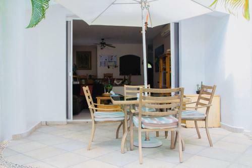 Hostal Executive Budget Room With Swimming Pool Air Conditioning And Parking
