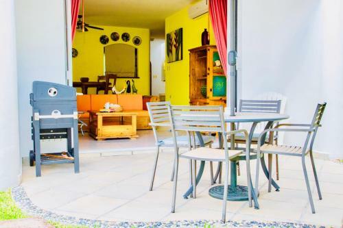 Hostal Executive Budget Room With Swimming Pool Air Conditioning And Parking